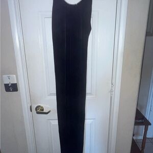 Elegant Black VelvetMaxi Dress with Rhinestone Detail